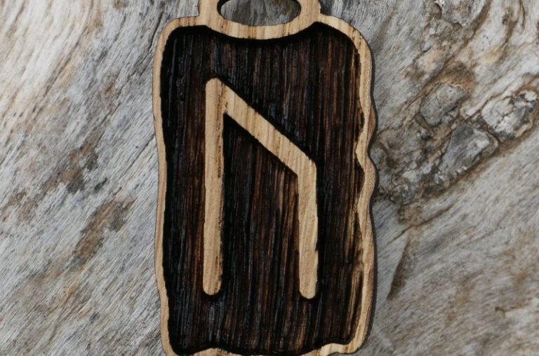 Все про руну Уруз: значення, застосування та активація